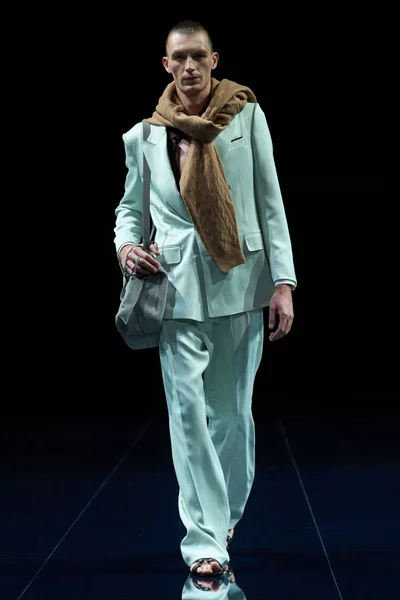 Look 8